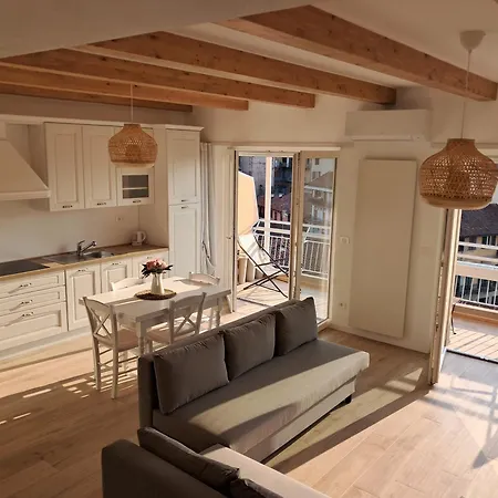 Attico Centro 4 Apartment *