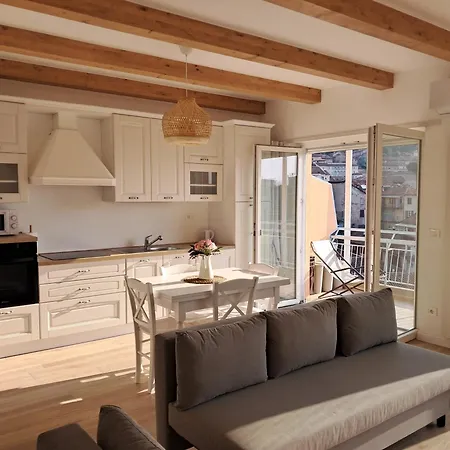 Attico Centro 4 Apartment *