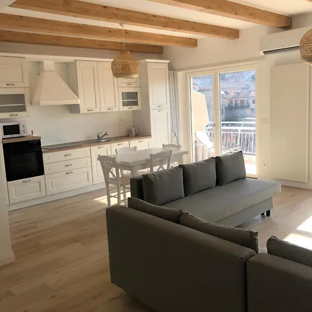 Apartment Attico Centro 4 *