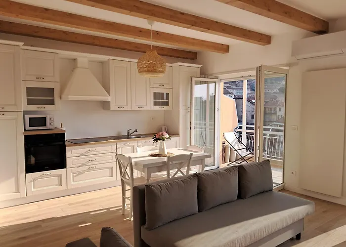 Attico Centro 4 Apartment *